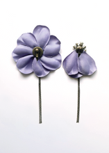 画像をギャラリービューアに読み込む, purple flower earring asymmetry
